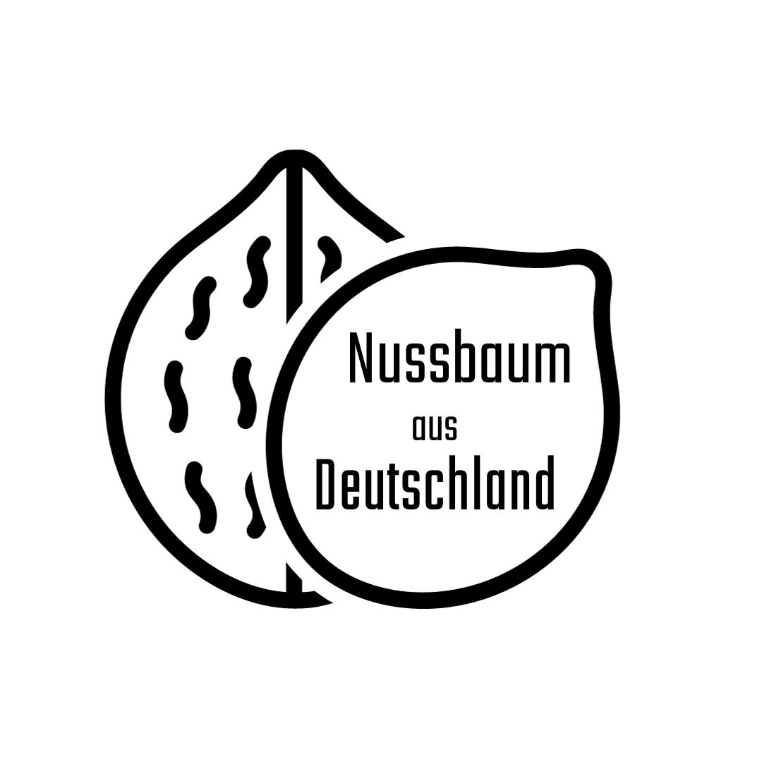 Ein Icon in Form einer Walnuss mit den Worten Nussbaum aus Deutschland bestätigt, dass der Nussbaum aus Deutschland ist.