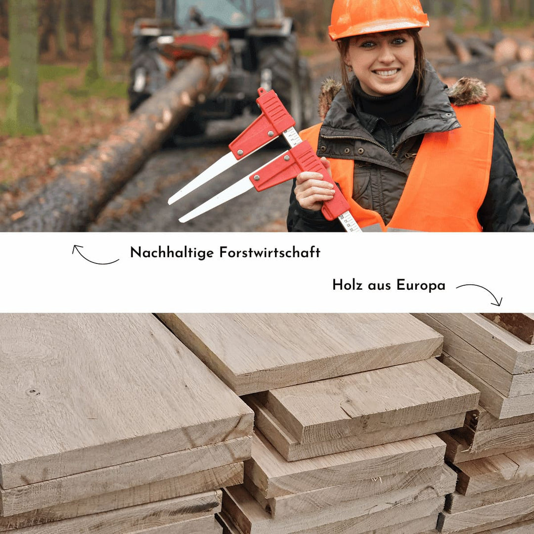 Eine junge Frau in Arbeitskleidung, im Hintergrund fährt ein Traktor Holzstämme weg und ein Stapel Holz im unteren Bildrand signalisieren nachhaltige Forstwirtschaft und die Nutzung von Holz aus Europa für die Produktion der Produkte von Juvahem
