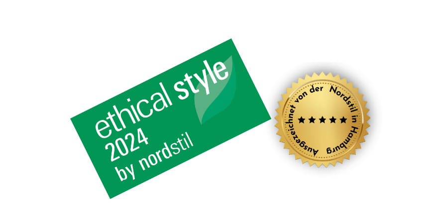 grünes Logo von ethical style 2024 by Nordstil und ein goldenes Siegel, dass Juvahem eine Auszeichnung bekommen hat